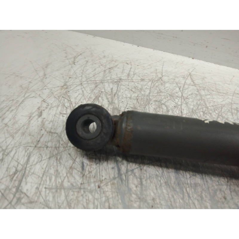 Recambio de amortiguador trasero para mitsubishi space wagon (n80/n90) 2.4 gdi cat referencia OEM IAM   