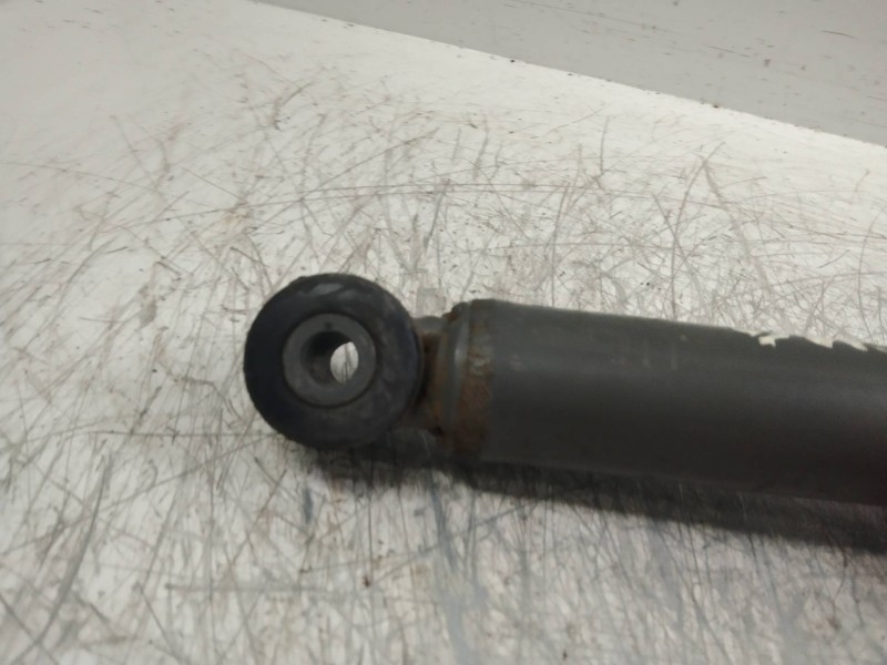 Recambio de amortiguador trasero para mitsubishi space wagon (n80/n90) 2.4 gdi cat referencia OEM IAM   