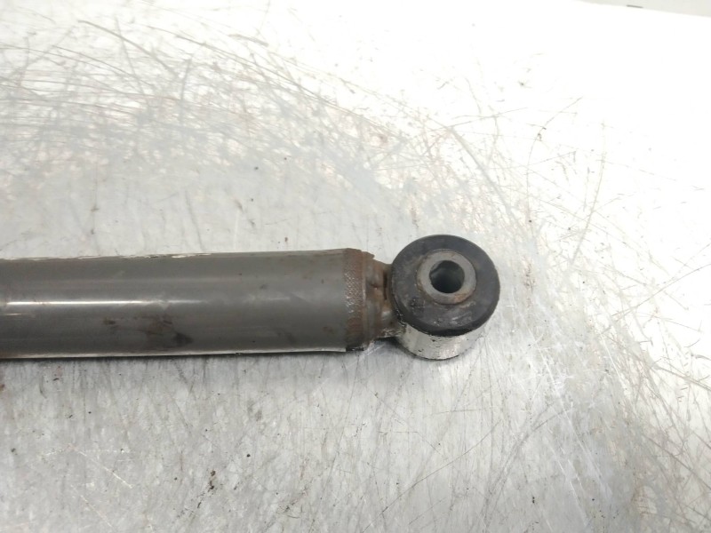 Recambio de amortiguador trasero para mitsubishi space wagon (n80/n90) 2.4 gdi cat referencia OEM IAM   
