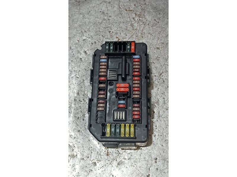 Recambio de caja reles / fusibles para bmw serie 3 gran turismo (f34) 320d referencia OEM IAM 922487904 6114V79224879 