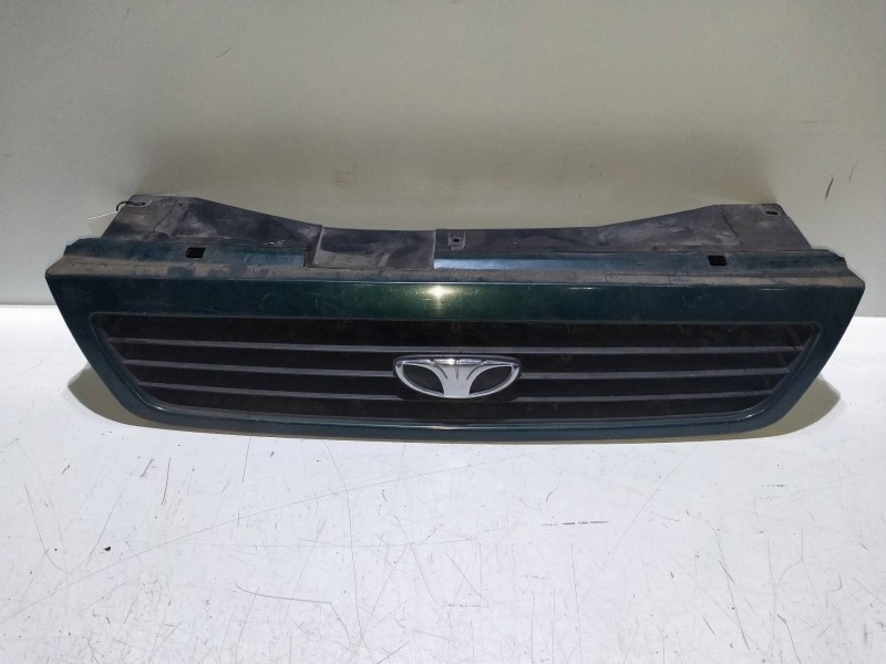 Recambio de rejilla delantera para daewoo nexia 1.5 16v cat referencia OEM IAM   