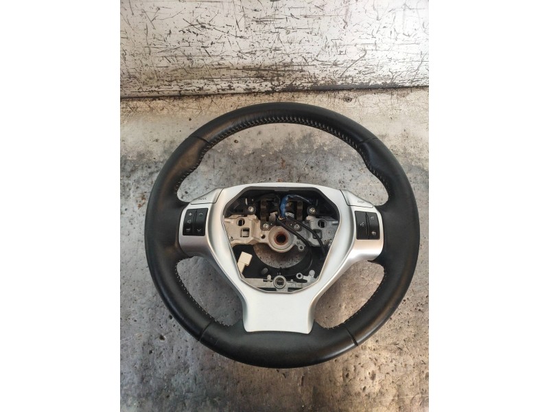 Recambio de volante para lexus ct 200h referencia OEM IAM   