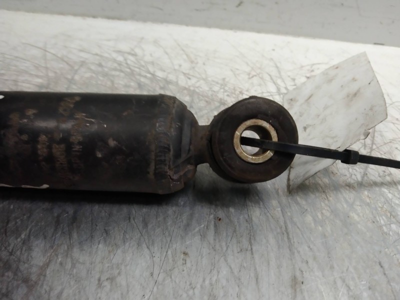 Recambio de amortiguador delantero para nissan cabstar e 3.0 d referencia OEM IAM   