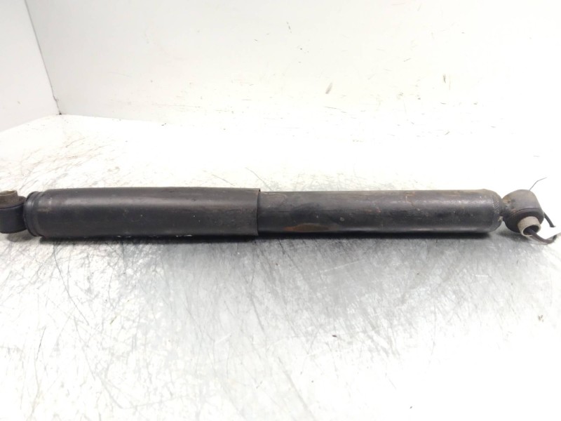 Recambio de amortiguador trasero para nissan cabstar e 3.0 d referencia OEM IAM   