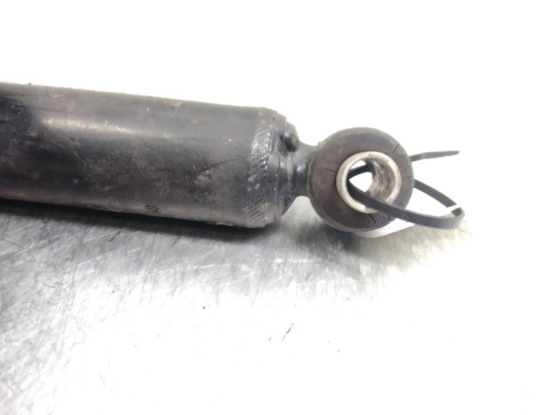 Recambio de amortiguador trasero para nissan cabstar e 3.0 d referencia OEM IAM   