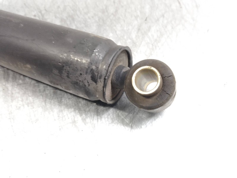 Recambio de amortiguador trasero para nissan cabstar e 3.0 d referencia OEM IAM   