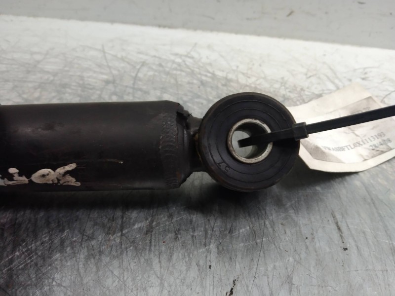 Recambio de amortiguador trasero para nissan cabstar e 3.0 d referencia OEM IAM   