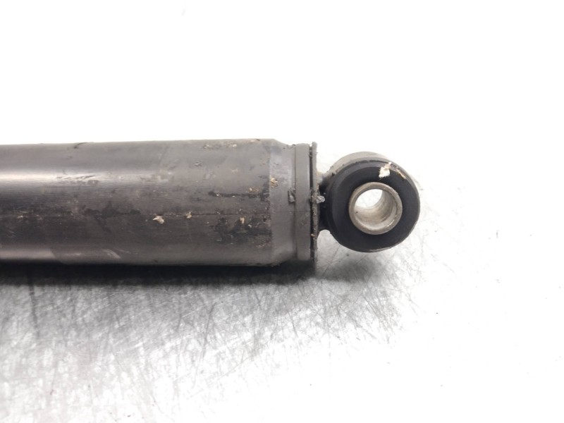 Recambio de amortiguador trasero para nissan cabstar e 3.0 d referencia OEM IAM   