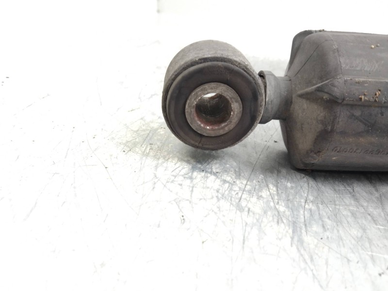 Recambio de amortiguador trasero para nissan interstar mod. 04 (x70) 2.5 dci diesel cat referencia OEM IAM 8200715101  