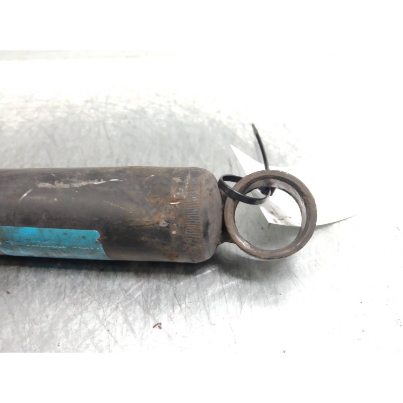 Recambio de amortiguador trasero para nissan interstar mod. 04 (x70) 2.5 dci diesel cat referencia OEM IAM 8200715101  
