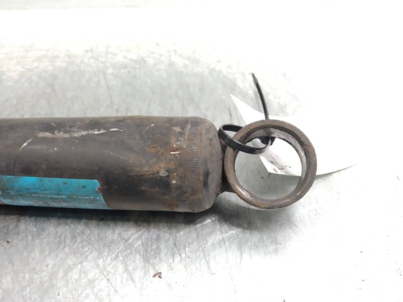 Recambio de amortiguador trasero para nissan interstar mod. 04 (x70) 2.5 dci diesel cat referencia OEM IAM 8200715101  