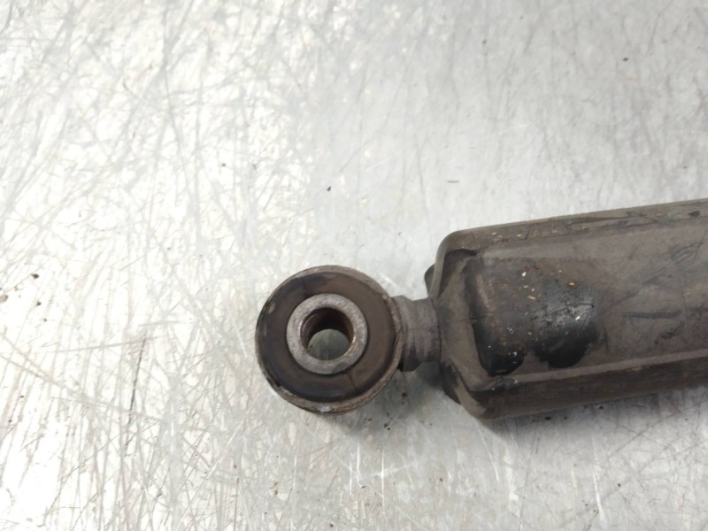 Recambio de amortiguador trasero para nissan interstar mod. 04 (x70) 2.5 dci diesel cat referencia OEM IAM 8200715101  
