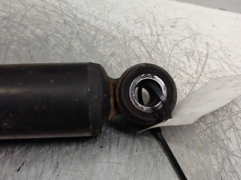 Recambio de amortiguador trasero para nissan interstar (x70) referencia OEM IAM 8200024935D  