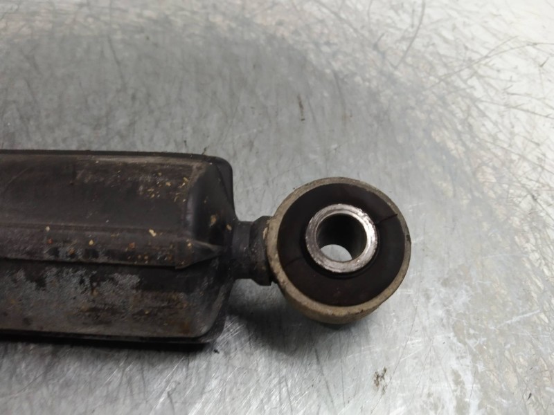 Recambio de amortiguador trasero para nissan interstar (x70) referencia OEM IAM 8200024935D  