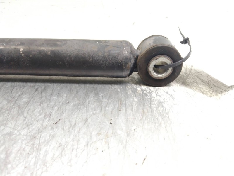 Recambio de amortiguador trasero para nissan micra (k12e) acenta referencia OEM IAM   