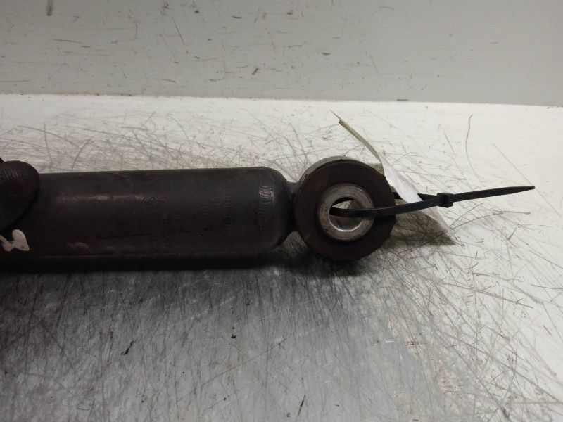 Recambio de amortiguador trasero para nissan micra (k12e) acenta referencia OEM IAM   