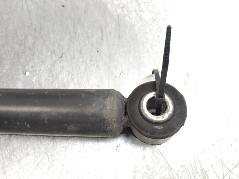 Recambio de amortiguador trasero para nissan micra (k12e) acenta referencia OEM IAM   