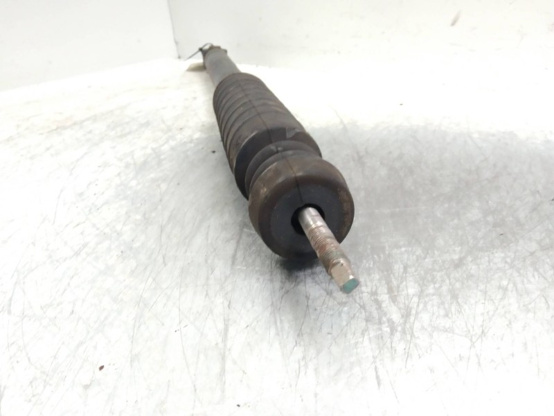 Recambio de amortiguador trasero para nissan micra (k13) acenta referencia OEM IAM   