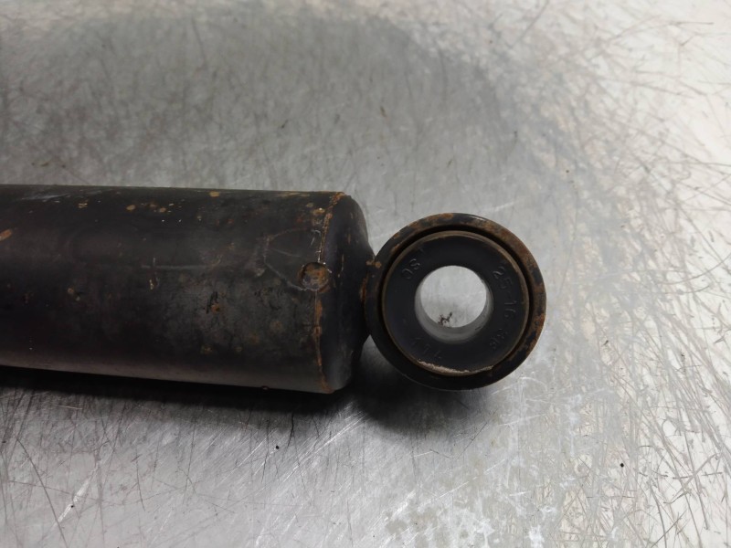 Recambio de amortiguador trasero para nissan pick-up (d22) king cab 4x4 referencia OEM IAM   