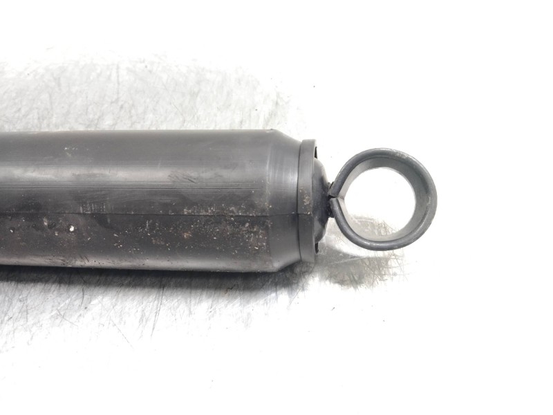 Recambio de amortiguador trasero para nissan terrano/terrano.ii (r20) 2.7 turbodiesel referencia OEM IAM    Recambio de amortiguador trasero para nissan terrano/terrano.ii (r20) 2.7 turbodiesel referencia OEM IAM