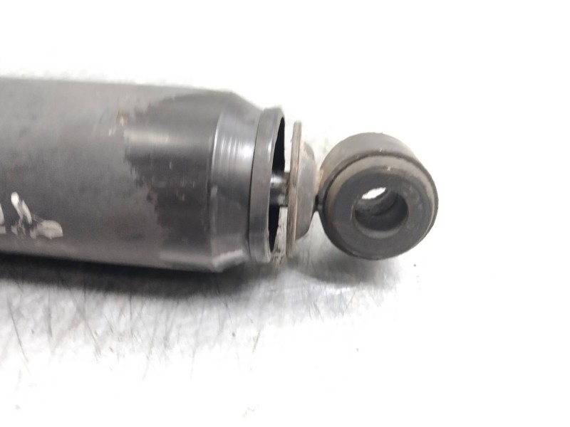 Recambio de amortiguador trasero para nissan terrano/terrano.ii (r20) 2.7 turbodiesel referencia OEM IAM   