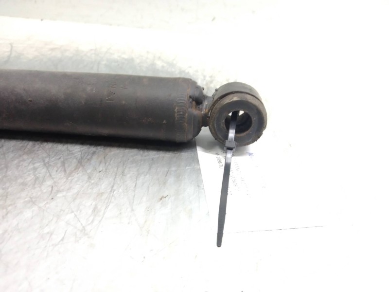 Recambio de amortiguador trasero para nissan terrano/terrano.ii (r20) 2.7 turbodiesel referencia OEM IAM   