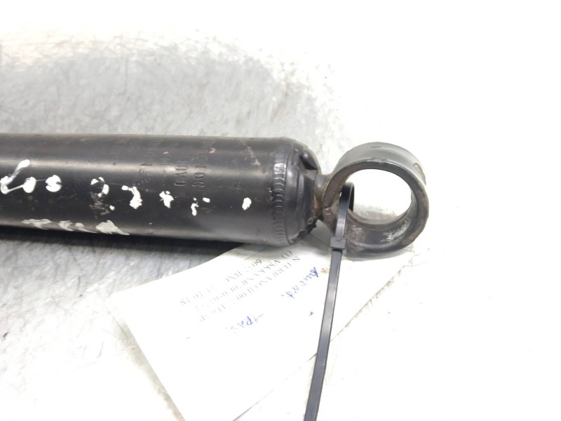 Recambio de amortiguador trasero para nissan terrano/terrano.ii (r20) 2.7 turbodiesel referencia OEM IAM   
