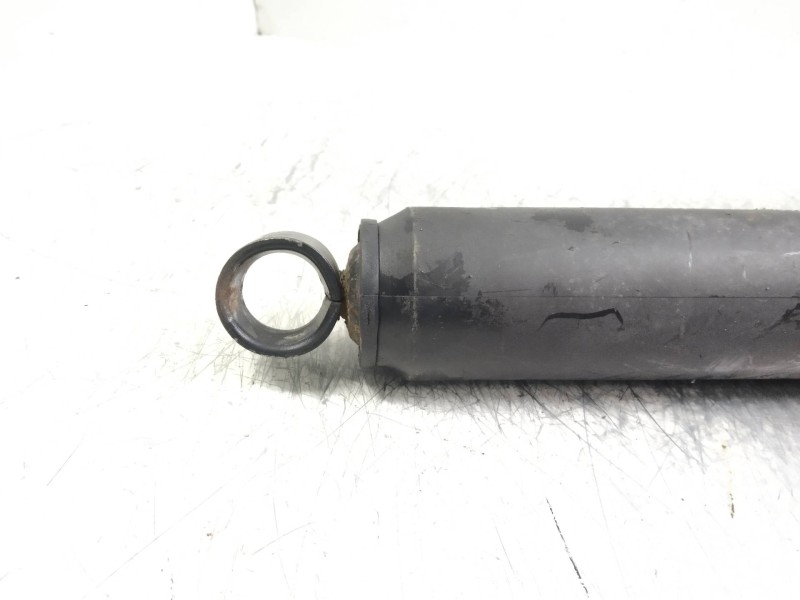 Recambio de amortiguador trasero para nissan terrano/terrano.ii (r20) 2.7 turbodiesel referencia OEM IAM   