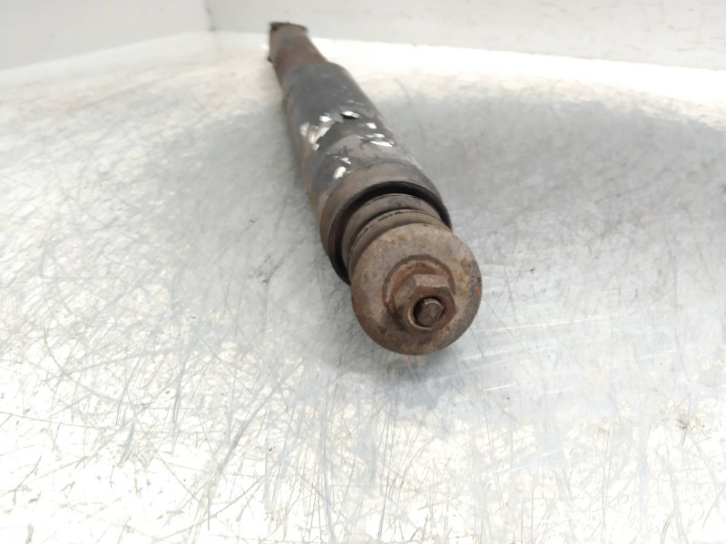 Recambio de amortiguador trasero para nissan trade 2.8 d referencia OEM IAM   