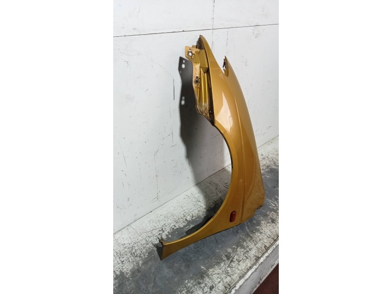 Recambio de aleta delantera izquierda para renault megane i scenic (ja0) 1.9 d alize referencia OEM IAM   