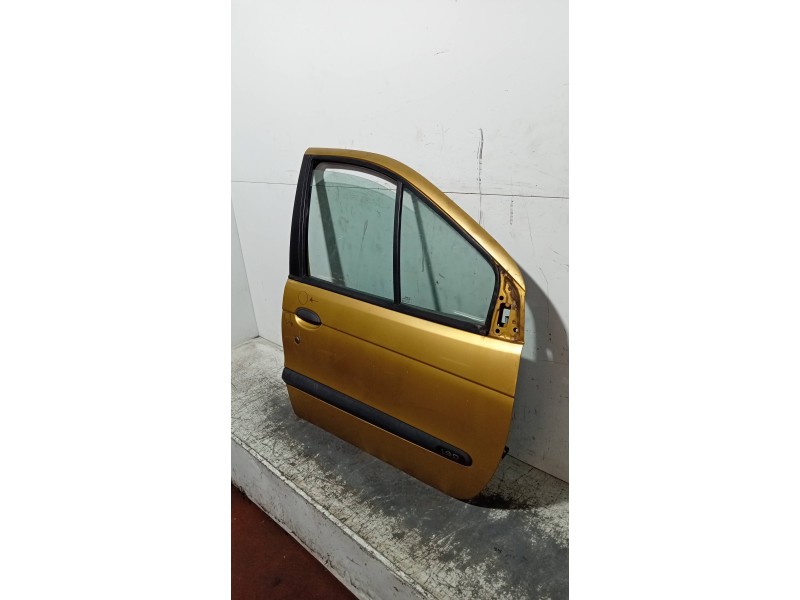 Recambio de puerta delantera derecha para renault megane i scenic (ja0) 1.9 d alize referencia OEM IAM   5P