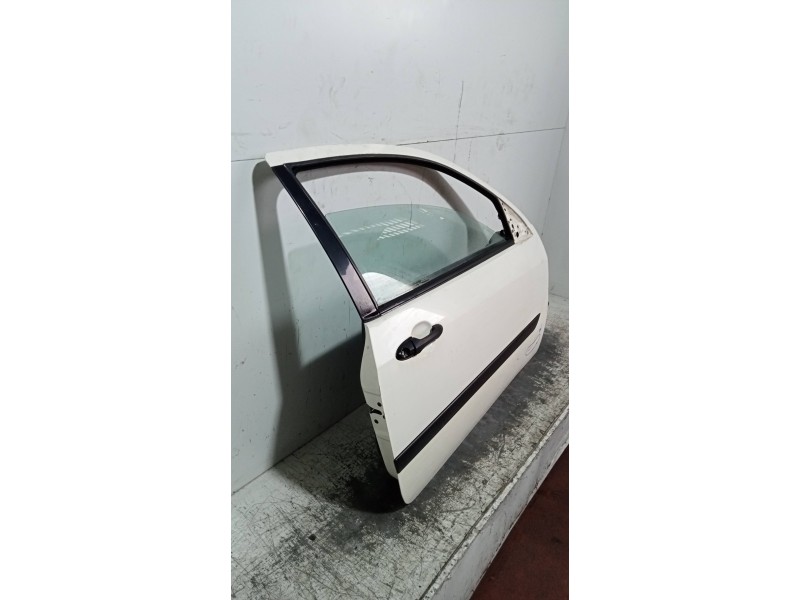 Recambio de puerta delantera derecha para ford focus berlina (cak) 1.8 tdci turbodiesel cat referencia OEM IAM   3P