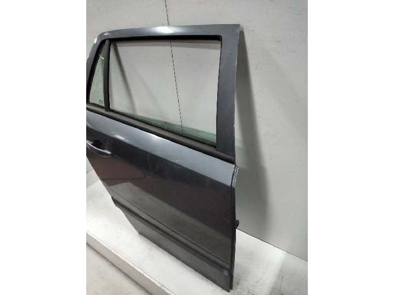 Recambio de puerta trasera derecha para opel astra h caravan 1.7 16v cdti referencia OEM IAM  5P 