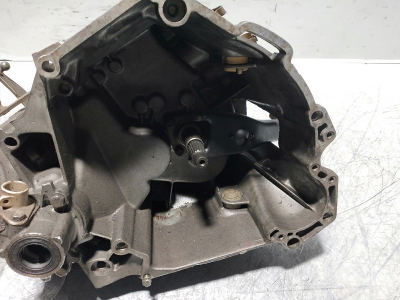Recambio de caja cambios para peugeot 205 berlina referencia OEM IAM 2BM38  