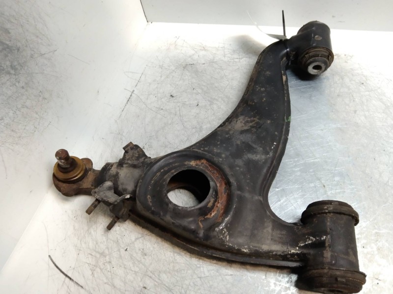 Recambio de brazo suspension inferior delantero derecho para mercedes clase c (w201) berlina 2.5 d 190 (201.126) referencia OEM  Recambio de brazo suspension inferior delantero derecho para mercedes clase c (w201) berlina 2.5 d 190 (201.126) referencia OEM
