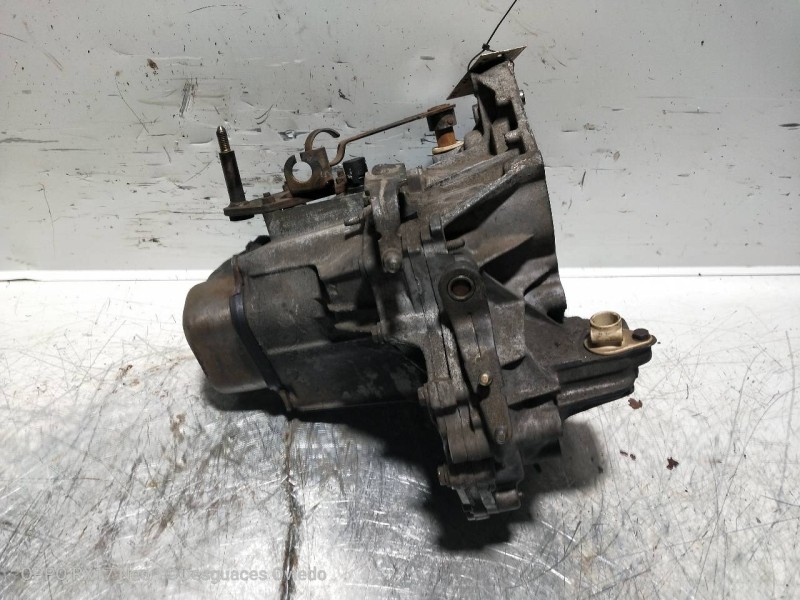 Recambio de caja cambios para peugeot 205 berlina 1.1 referencia OEM IAM 076605  