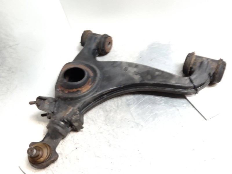 Recambio de brazo suspension inferior delantero izquierdo para mercedes clase c (w201) berlina 2.5 d turbo 190 (201.128) referen