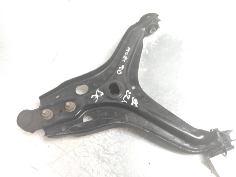 Recambio de brazo suspension inferior delantero derecho para audi 80/90 (893) 90 sport exklusiv referencia OEM IAM   