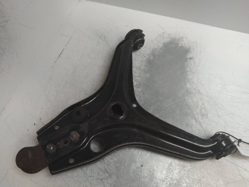 Recambio de brazo suspension inferior delantero derecho para audi 80/90 (893) referencia OEM IAM   