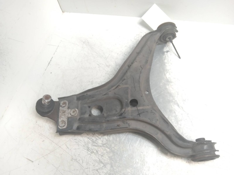 Recambio de brazo suspension inferior delantero derecho para audi 80 2.0 i referencia OEM IAM   