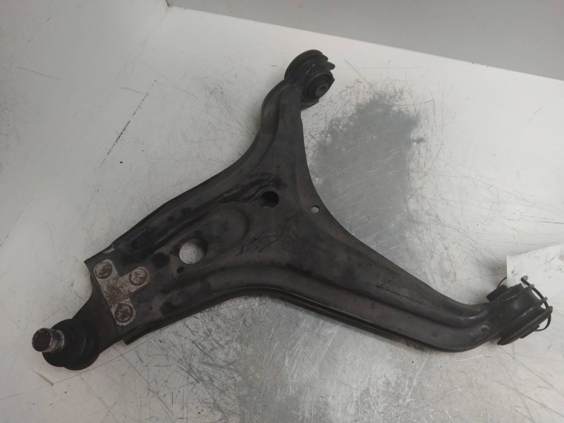 Recambio de brazo suspension inferior delantero izquierdo para audi 80 2.0 i referencia OEM IAM   