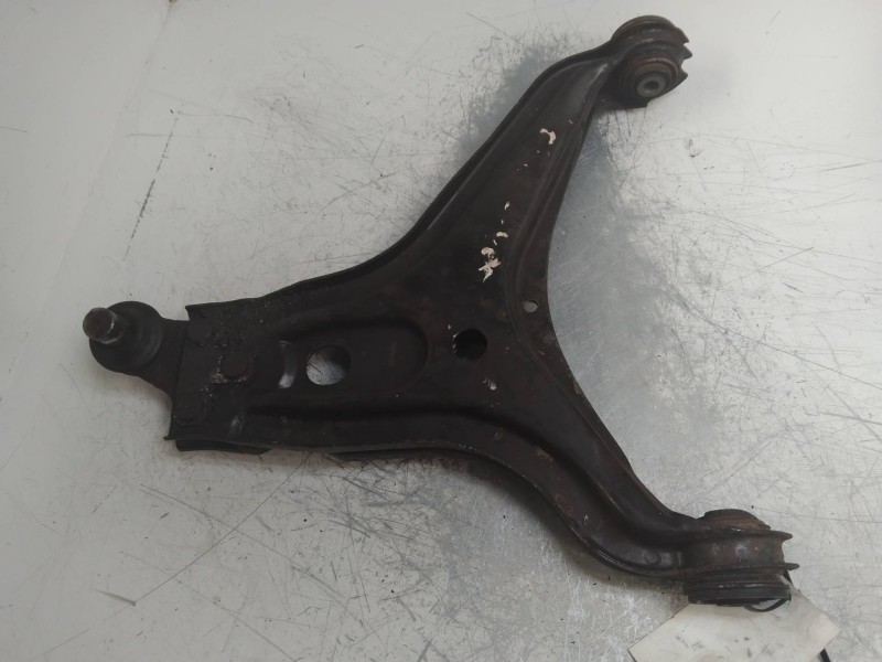 Recambio de brazo suspension inferior delantero derecho para audi coupe (855) 2.2 referencia OEM IAM 895407160  