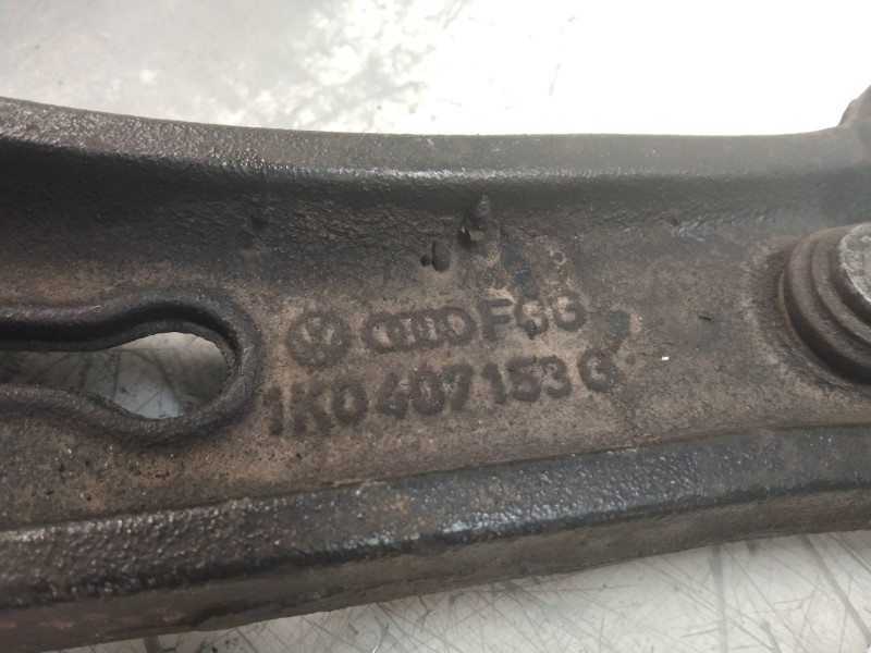 Recambio de brazo suspension inferior delantero izquierdo para audi a3 sportback (8p) 2.0 tdi referencia OEM IAM 1K0407153G  
