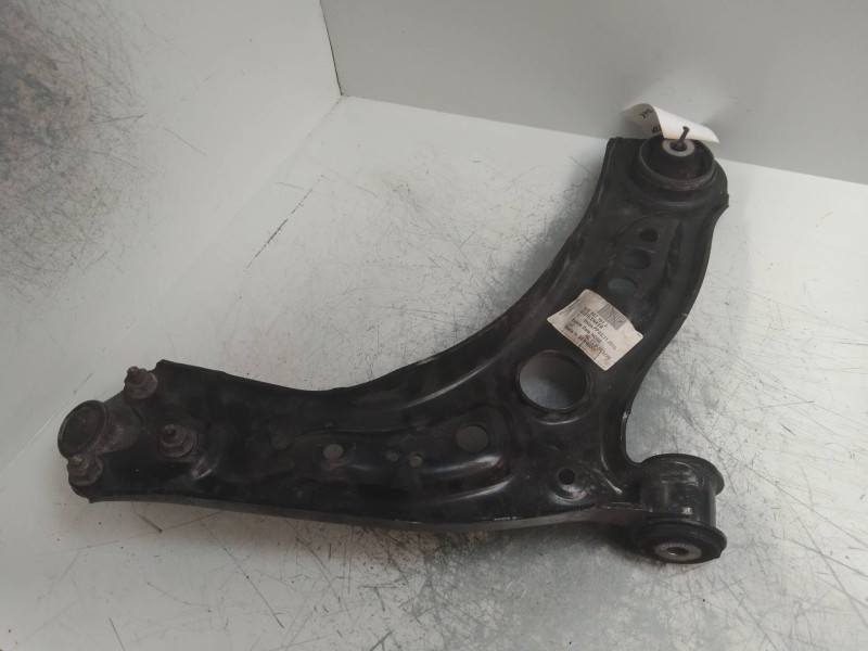 Recambio de brazo suspension inferior delantero izquierdo para audi a3 sportback (8va) attraction referencia OEM IAM 5Q0407151J 
