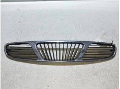 Recambio de rejilla delantera para daewoo nubira berlina 2.0 cat referencia OEM IAM   