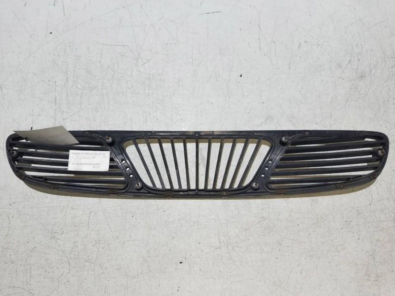 Recambio de rejilla delantera para daewoo nubira berlina 2.0 cat referencia OEM IAM   