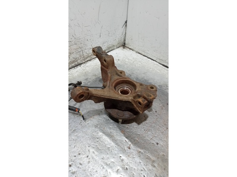 Recambio de mangueta delantera izquierda para ford fiesta (ccn) trend referencia OEM IAM AY1C3K171BA  