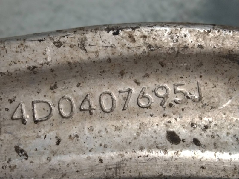 Recambio de brazo suspension inferior delantero izquierdo para audi a4 berlina (b5) 2.5 tdi referencia OEM IAM 4D0407695J  