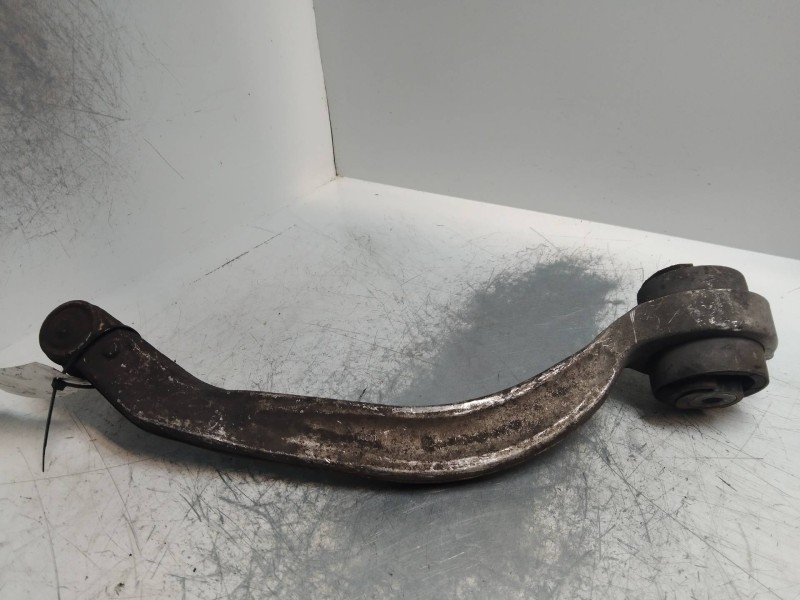 Recambio de brazo suspension inferior delantero izquierdo para audi a4 avant (b5) 1.8 20v turbo referencia OEM IAM 4D0407695J  