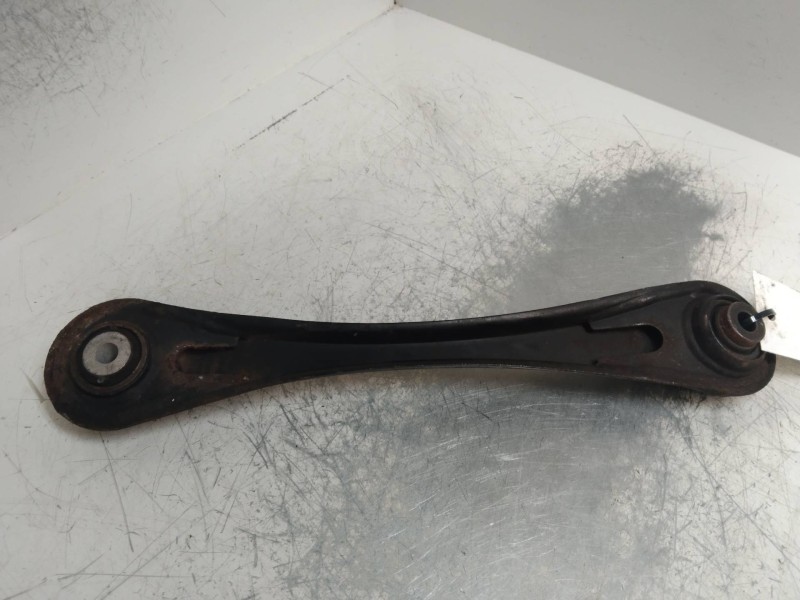 Recambio de tirante trasero izquierdo para audi a4 berlina (8e) 2.5 v6 24v tdi referencia OEM IAM   
